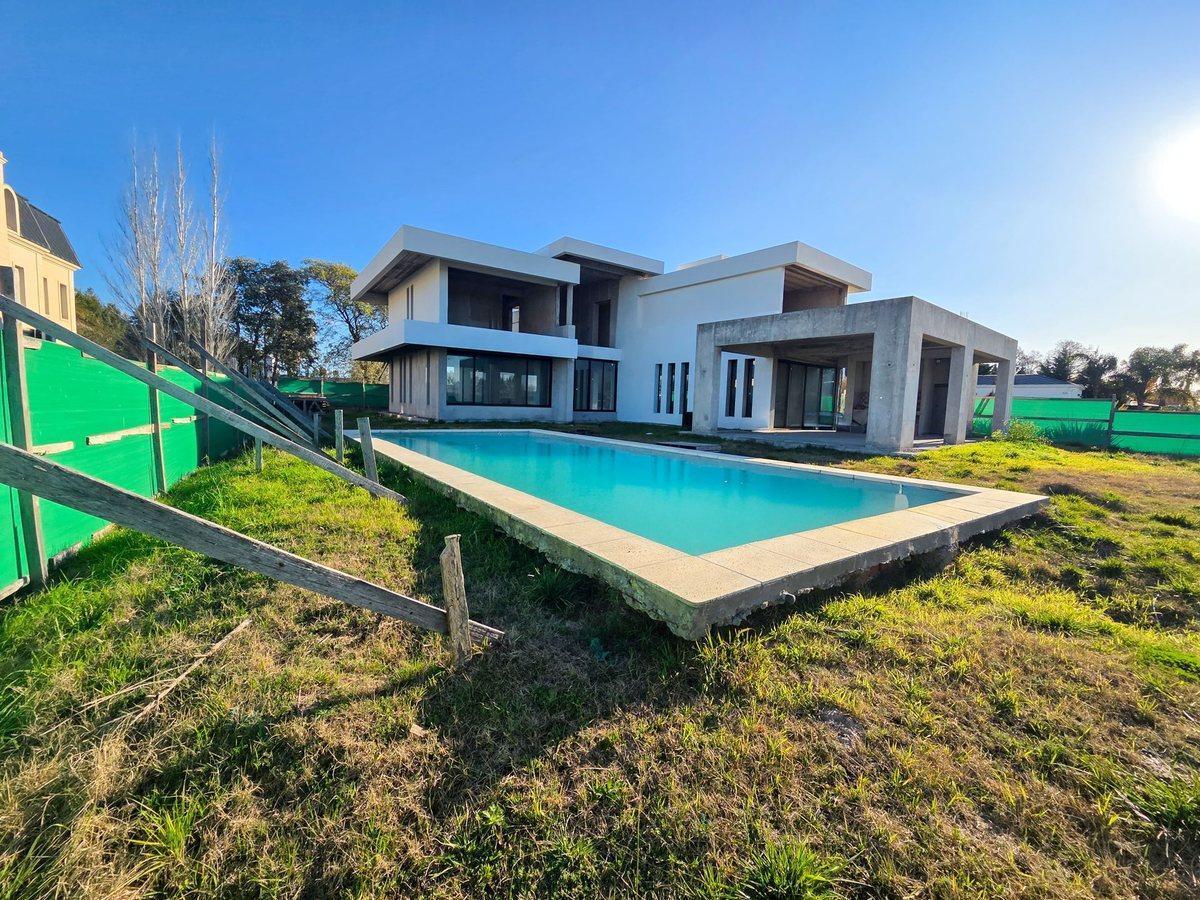 CASA 5 AMBIENTES EN VENTA EN SAN ELISEO GOLF
