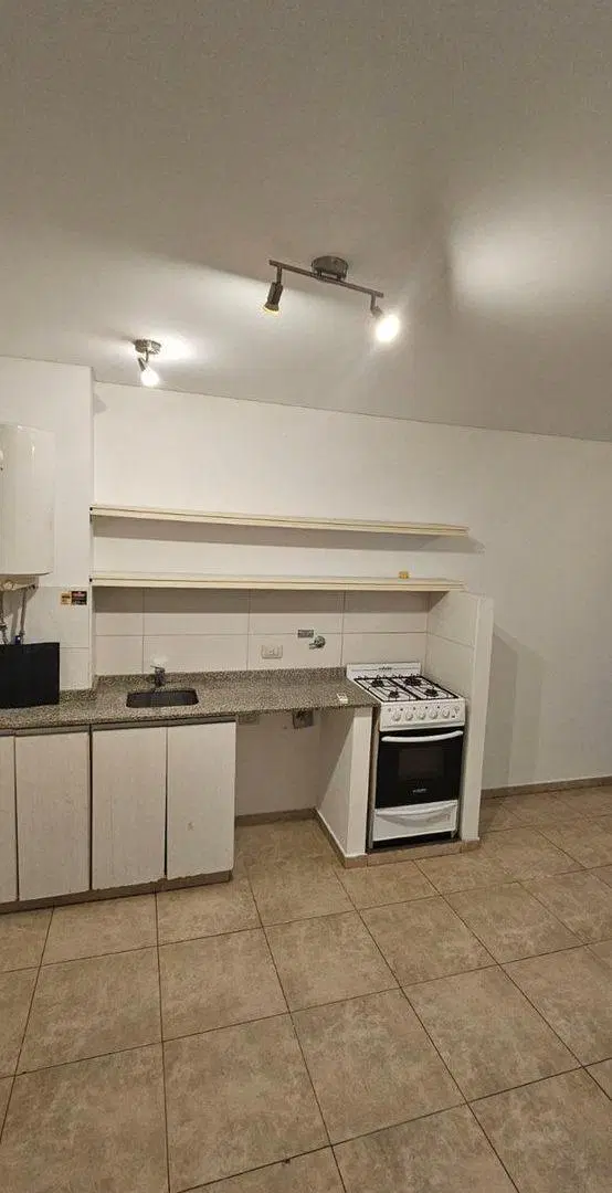 MONOAMBIENTE EN ALQUILER EN LOMAS CENTRO 2