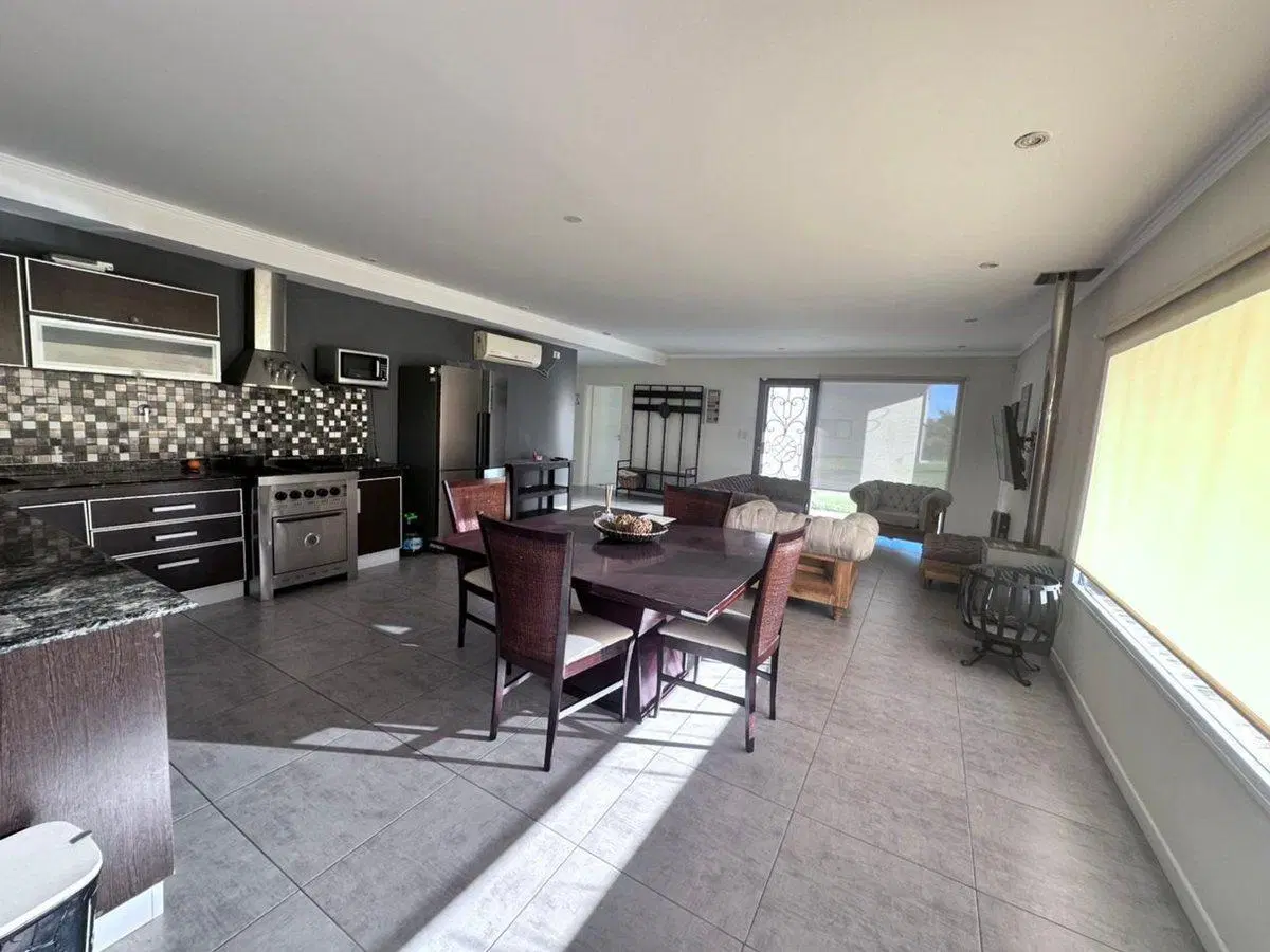 CASA EN VENTA 4 AMBIENTES CRUZ DEL SUR 3