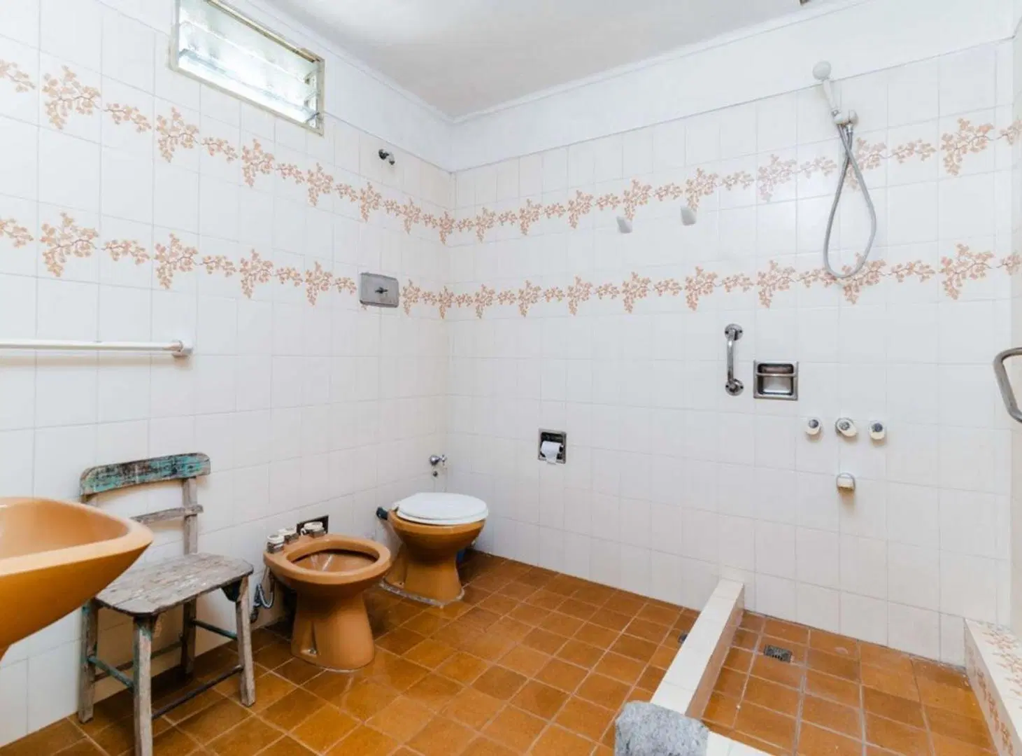 VENTA CASA 3 AMBIENTES EN BURZACO + TERRENO LIBRE 5