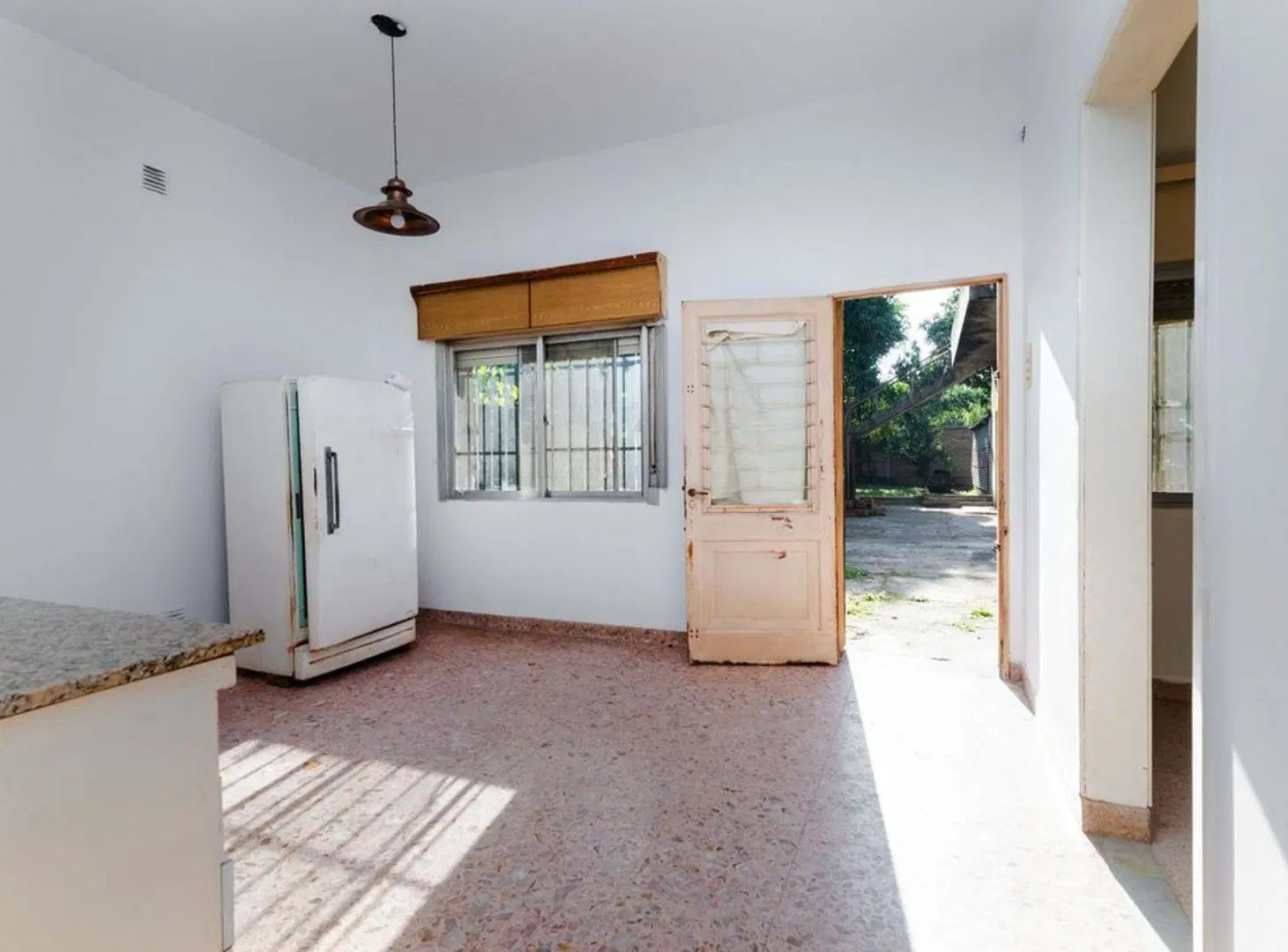 VENTA CASA 3 AMBIENTES EN BURZACO + TERRENO LIBRE 3