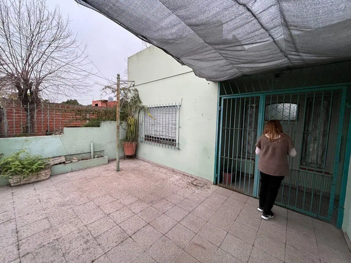 CASA 4 AMBIENTES VENTA EN BURZACO APTA CREDITO 4