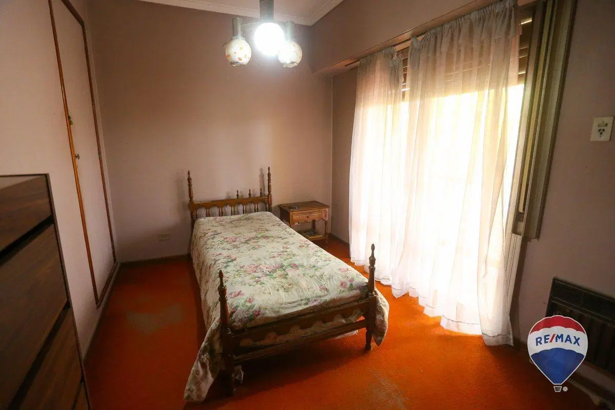 CASA 6 AMBIENTES VENTA TEMPERLEY CON QUINCHO 3