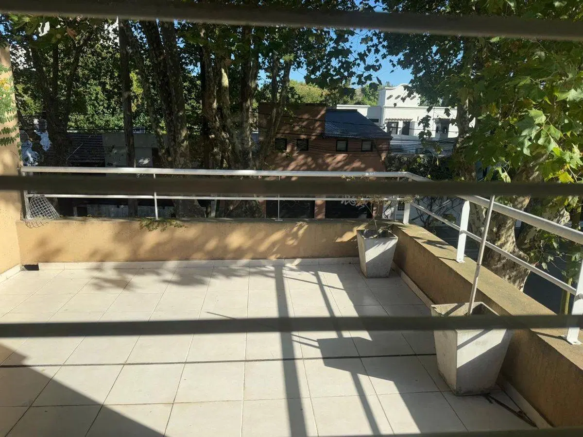 CASA 6 AMBIENTES EN VENTA MONTE GRANDE 2
