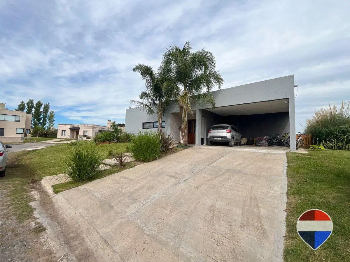 CASA EN VENTA 4 AMBIENTES EN CRUZ DEL SUR 2