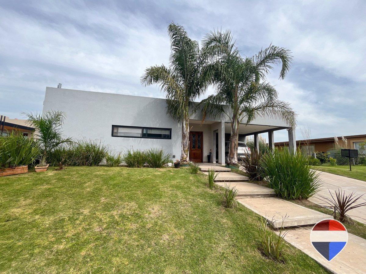 CASA EN VENTA 4 AMBIENTES EN CRUZ DEL SUR