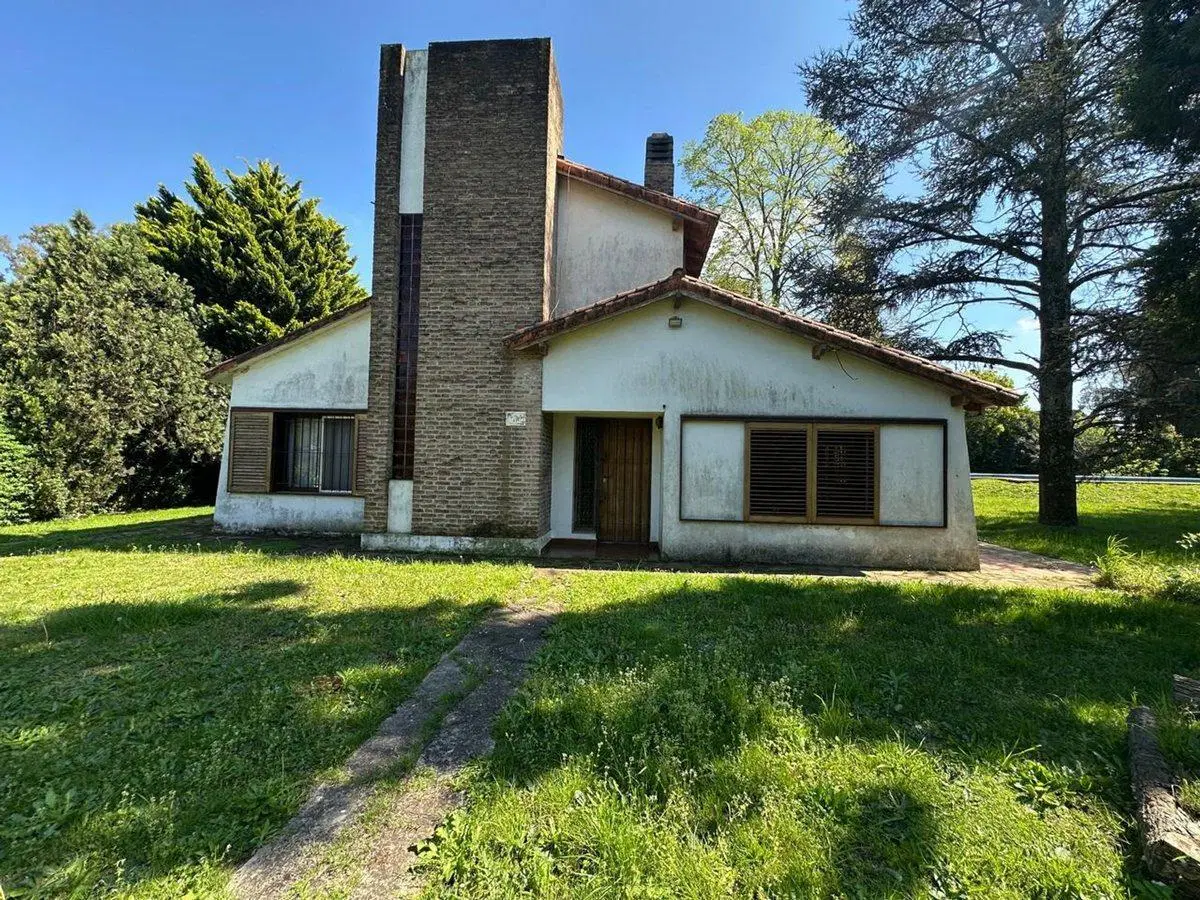 CASA 5 AMBIENTES EN VENTA LA UNION CON PISCINA 4