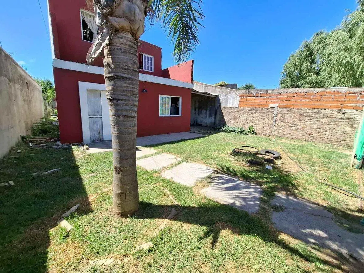 CASA 4 AMBIENTES EN VENTA EN SPEGAZZINI 5