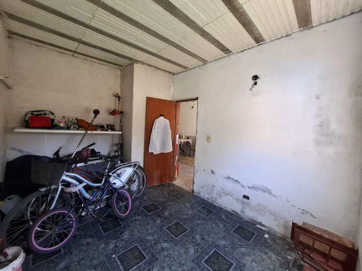 CASA 4 AMBIENTES EN VENTA EN SPEGAZZINI 5