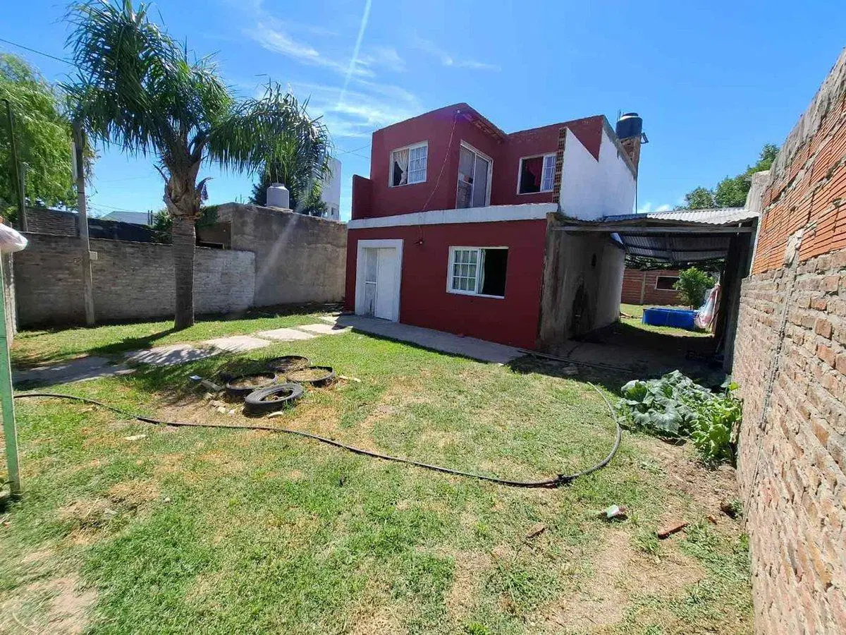 CASA 4 AMBIENTES EN VENTA EN SPEGAZZINI 2