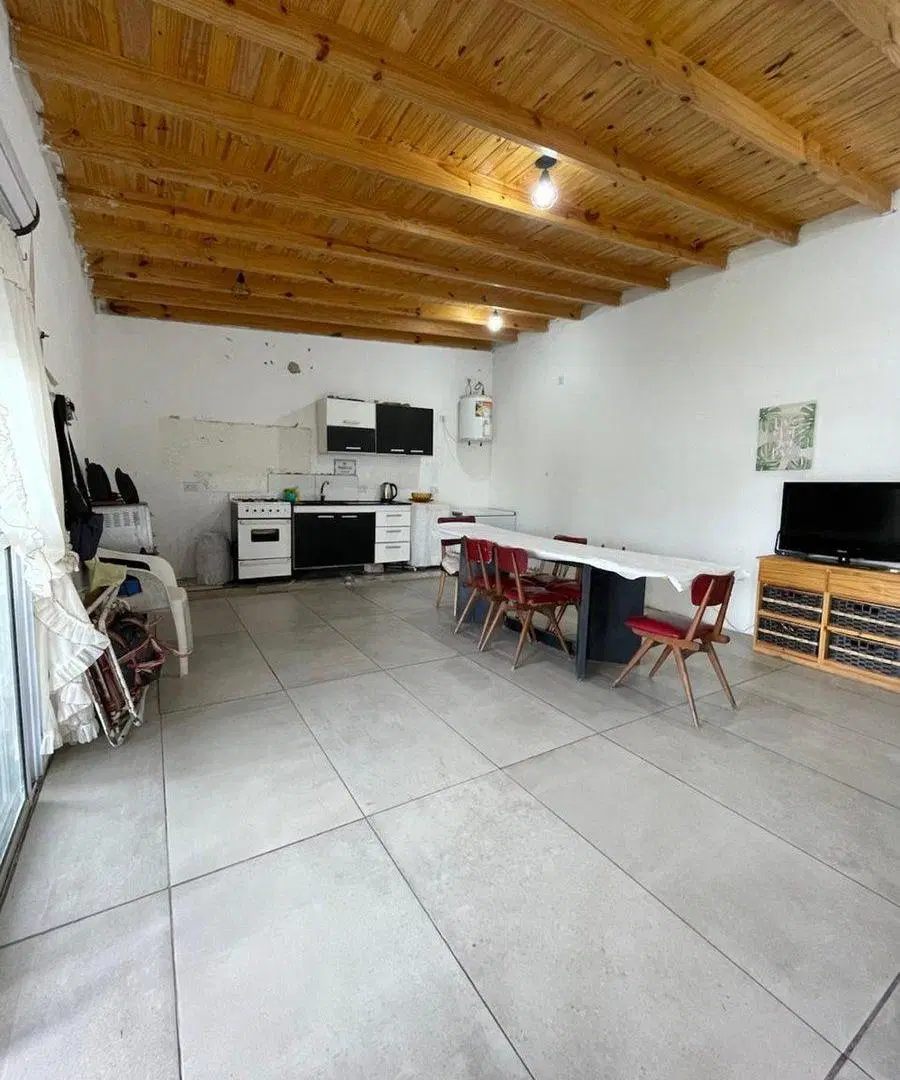 CASA DE 3 AMBIENTES EN VENTA EN MAXIMO PAZ 4