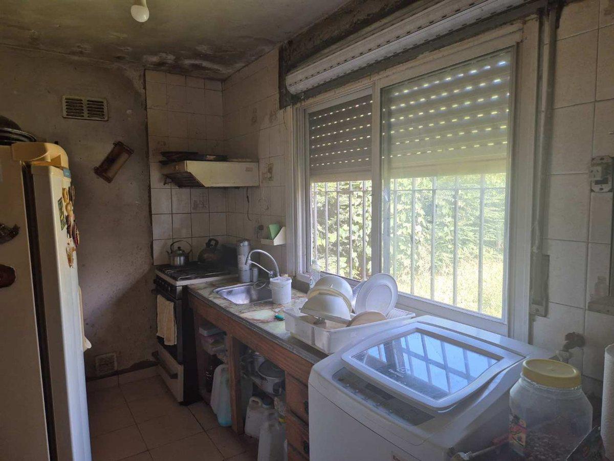 Foto de CASA 3 AMBIENTES EN VENTA MONTE GRANDE AMPLIO LOTE, imagen 4