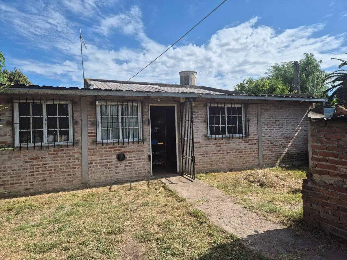 CASA 3 AMBIENTES EN VENTA MONTE GRANDE AMPLIO LOTE 8