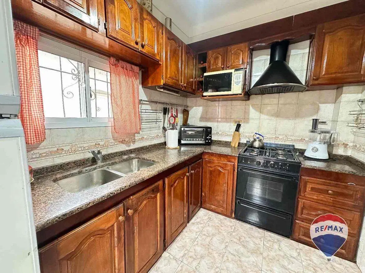 CASA EN VENTA 5 AMBIENTES EN LUIS GUILLON 4