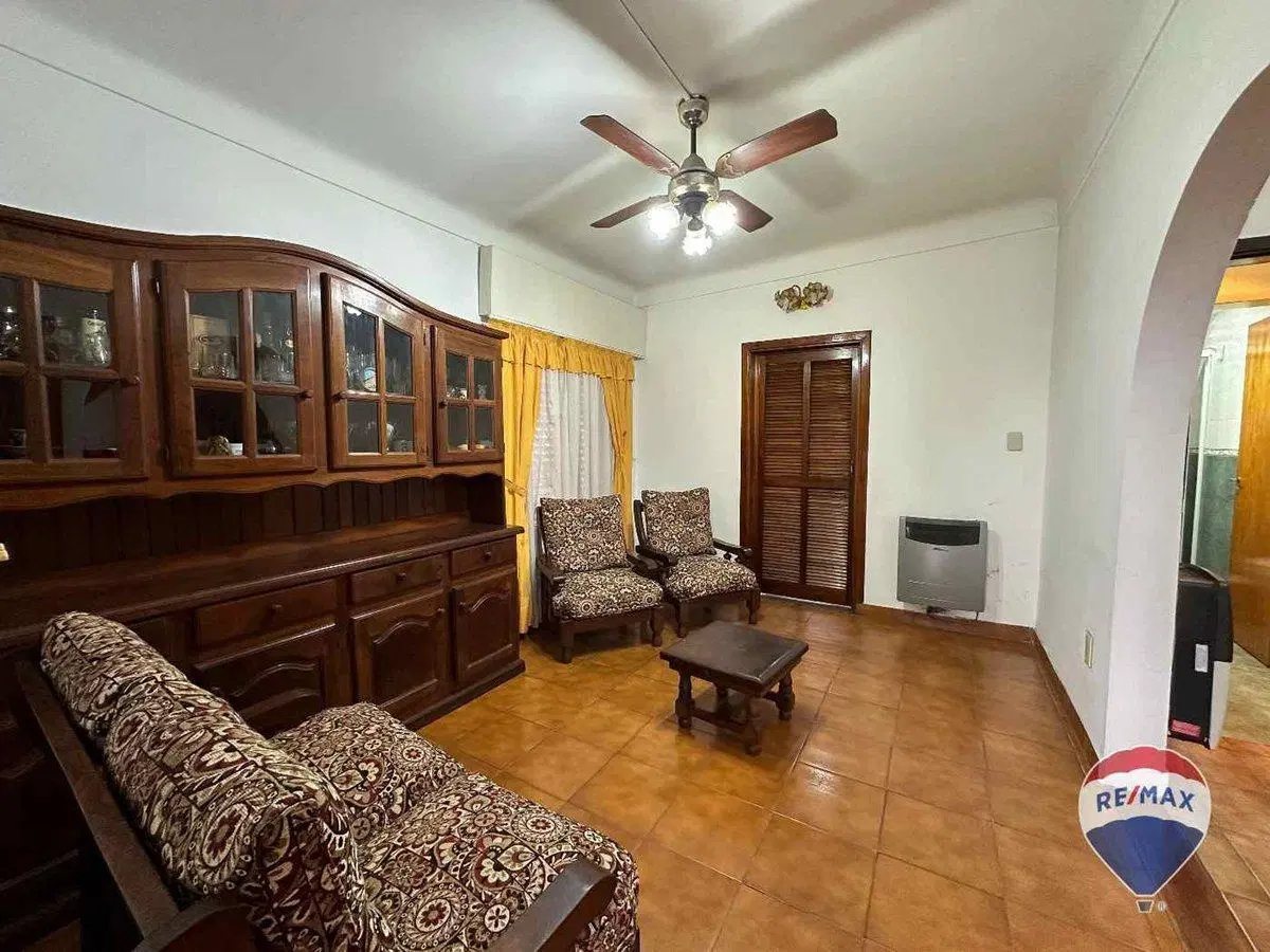 CASA EN VENTA 5 AMBIENTES EN LUIS GUILLON 5