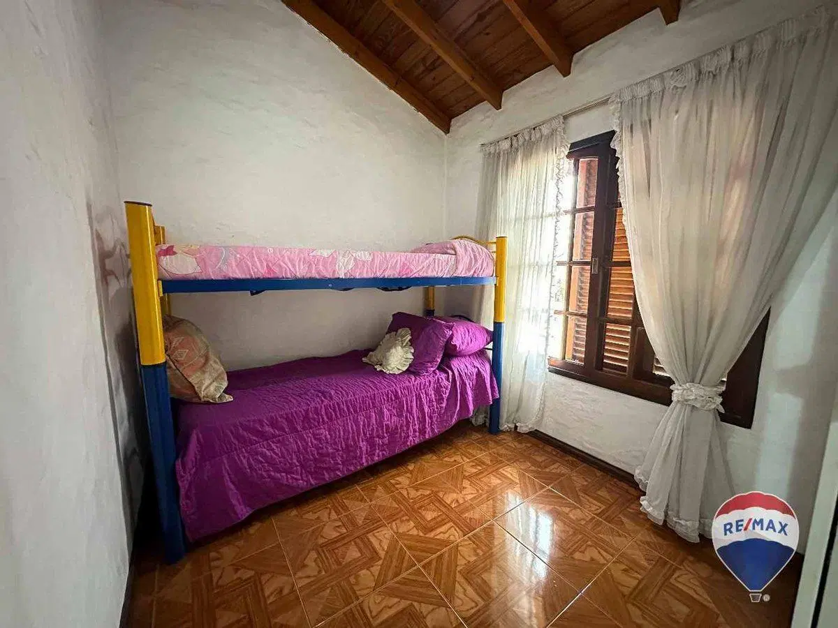 CASA EN VENTA 5 AMBIENTES EN LUIS GUILLON 3