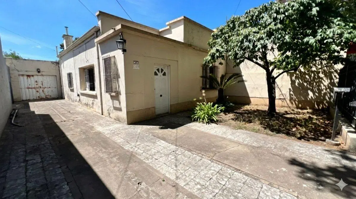 GRAN LOTE CON CASA 4 AMBIENTES MONTE GRANDE CENTRO 2