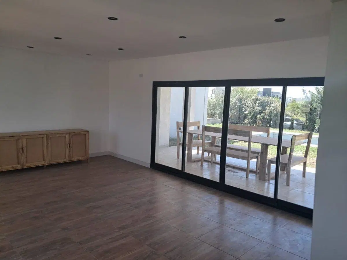 CASA EN VENTA 4 AMBIENTES HORIZONTES AL SUR 3