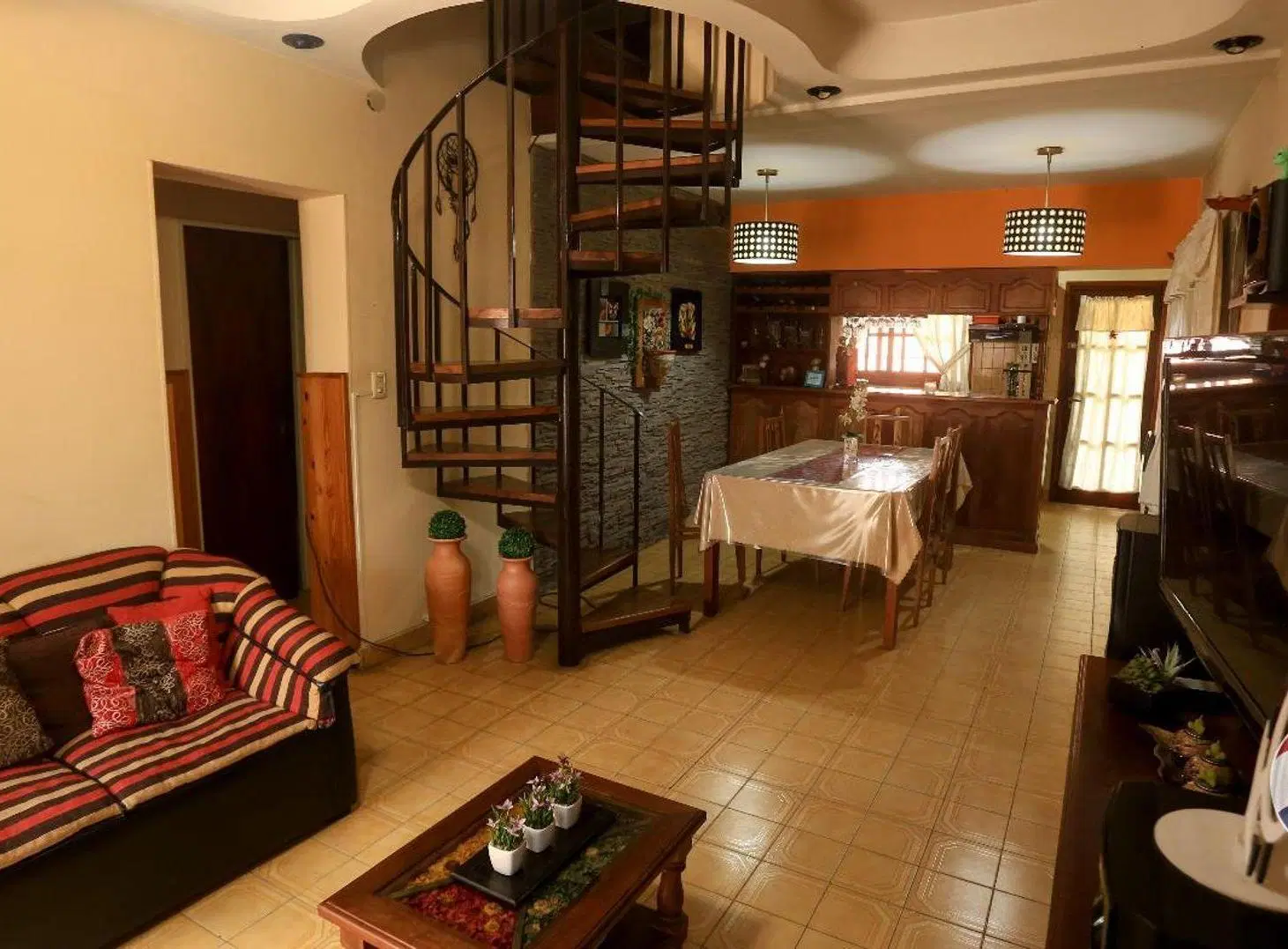 CASA EN VENTA EN LA UNION CON PISCINA Y PARQUE 4