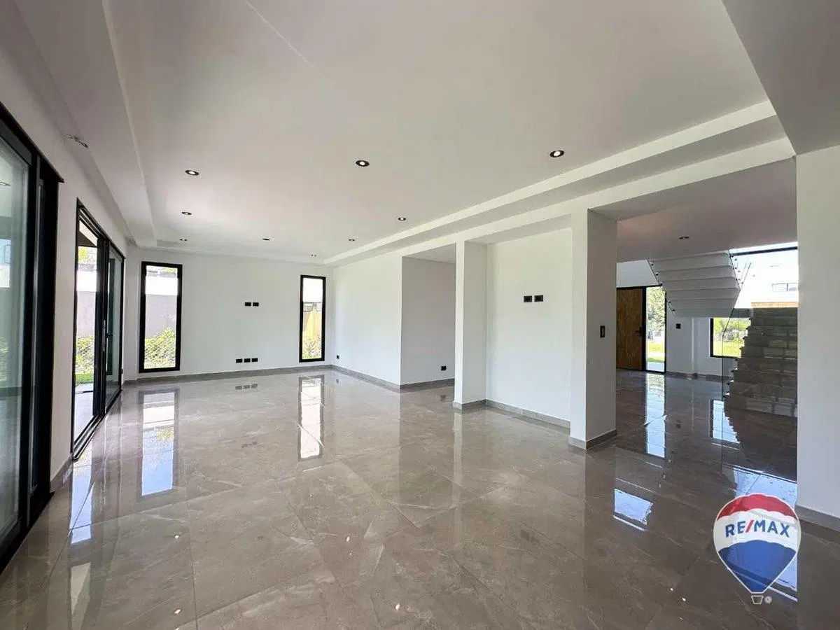 CASA EN VENTA 6 AMBIENTES EN CANNING TERRALAGOS 2