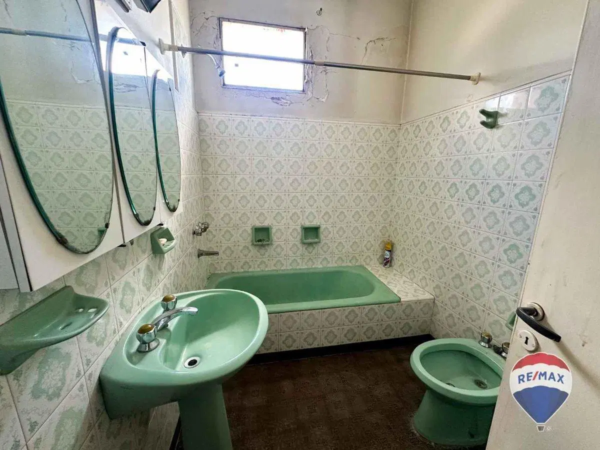 CASA 3 AMBIENTES EN VENTA MONTE GRANDE CON LOCALES 8