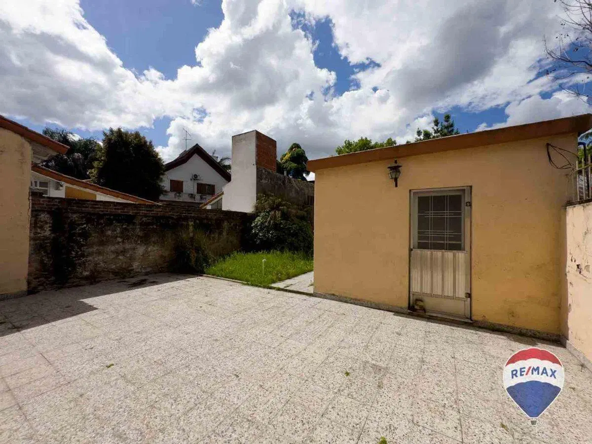 CASA 3 AMBIENTES EN VENTA MONTE GRANDE CON LOCALES 4