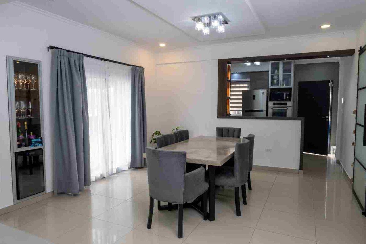 CASA CON PILETA 6 AMBIENTES EN VENTA MONTE GRANDE