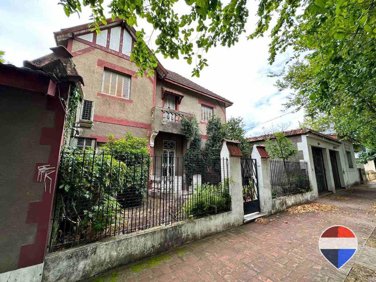 CASA y 3 LOCALES SOBRE 3 TERRENOS EN LAS HERAS