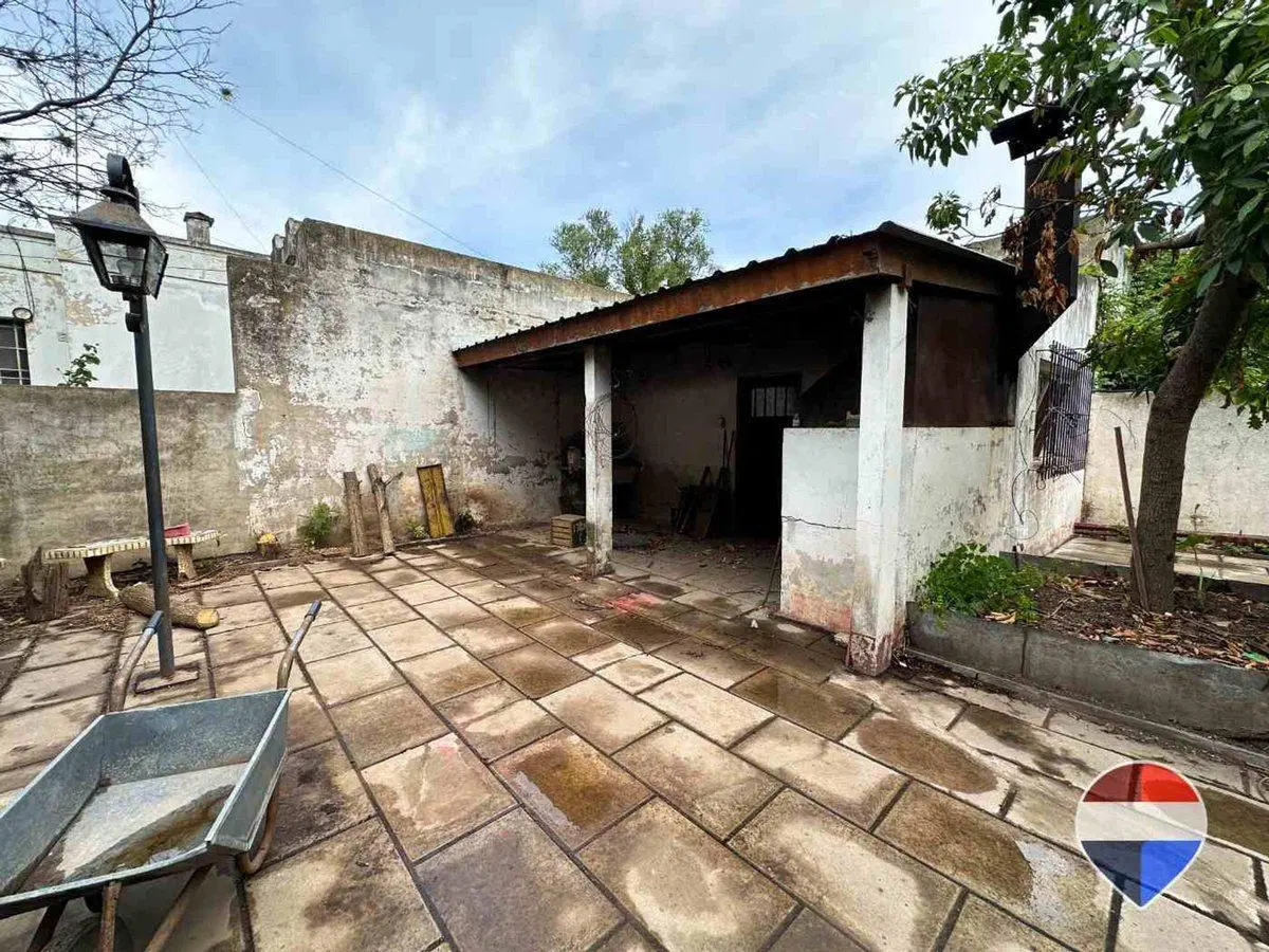 CASA y  3 LOCALES SOBRE 3 TERRENOS  EN LAS HERAS 3