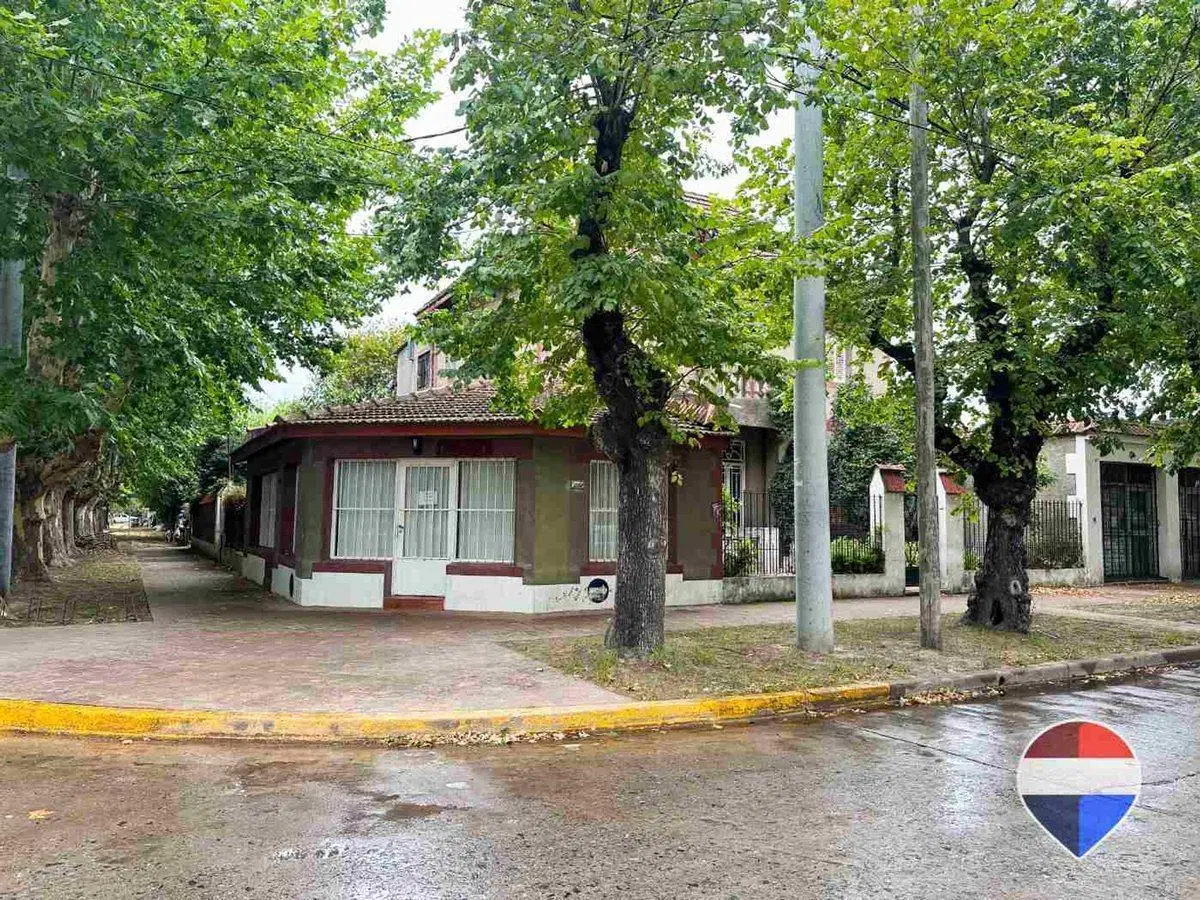 CASA y  3 LOCALES SOBRE 3 TERRENOS  EN LAS HERAS 2