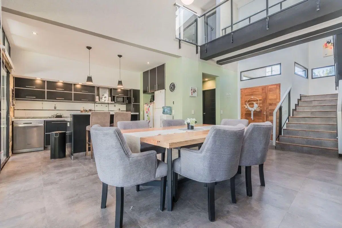 VENTA CASA 5 AMBIENTES CON PARQUE Y PISCINA 5