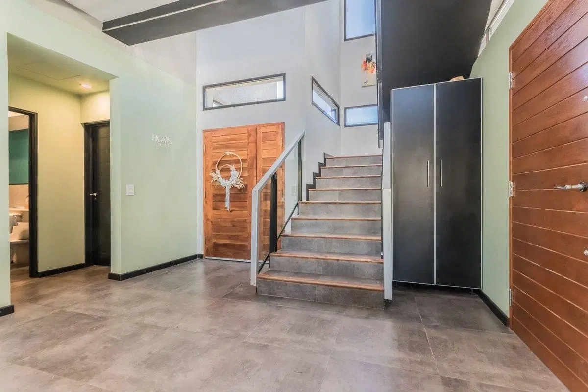 VENTA CASA 5 AMBIENTES CON PARQUE Y PISCINA 4