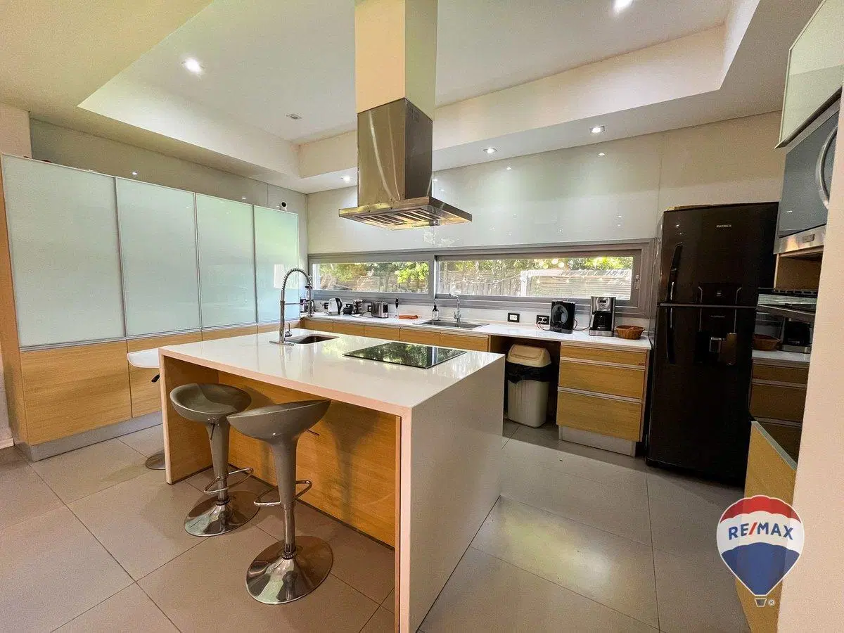 CASA 6 AMBIENTES EN ALQUILER EN LAGOS DE CANNING 2