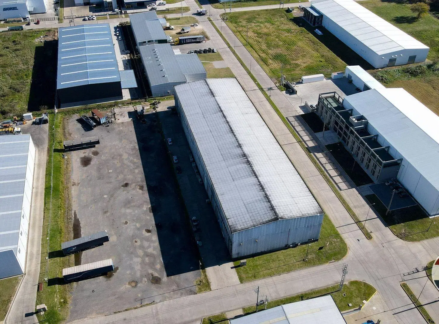ALQUILER  NAVE INDUSTRIAL  FLORENCIO VARELA 3