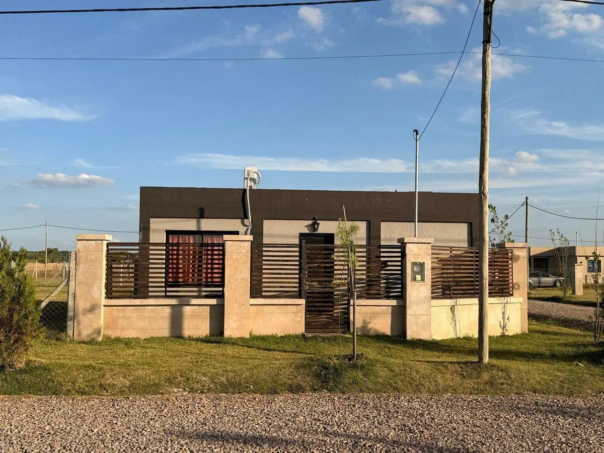 QUINCHO CON PILETA EN VENTA CANNING 3