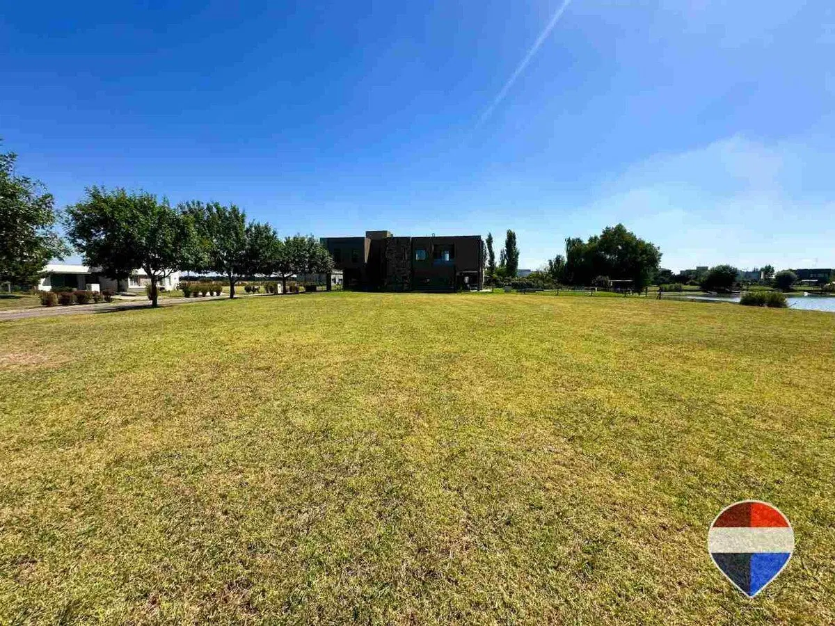 LOTE A LA VENTA EN BARRIO SANTA RITA A LA LAGUNA 2