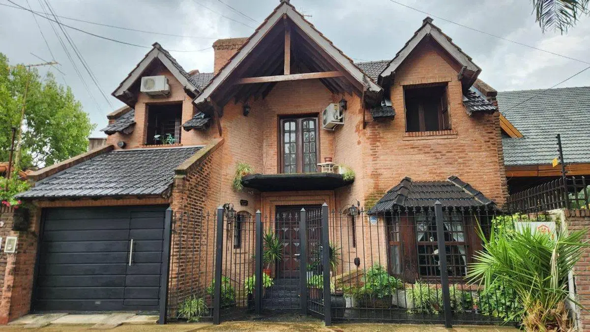 CASA 5 AMBIENTES EN VENTA HAEDO MORON CHALET 2