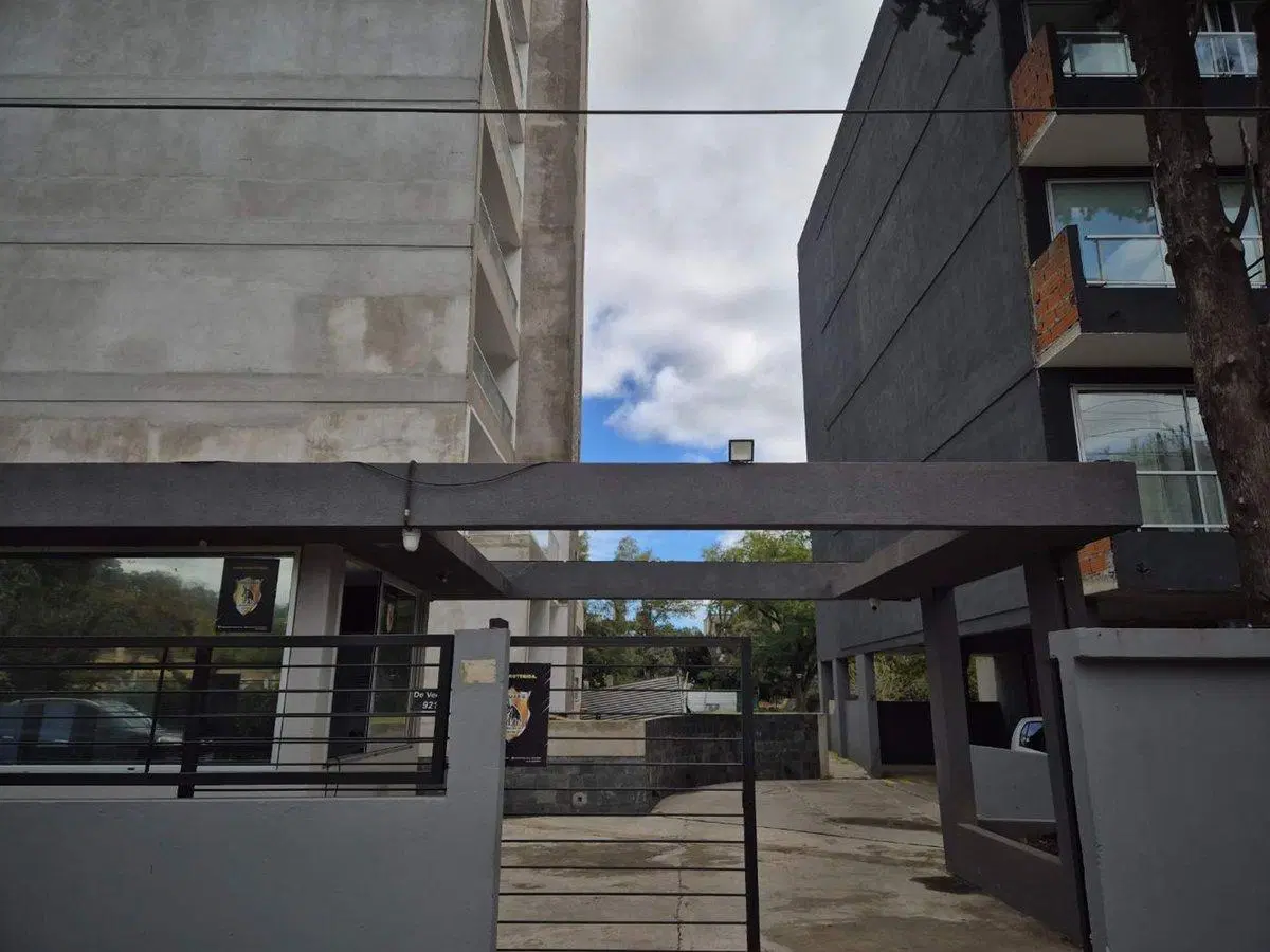 DEPARTAMENTO MONOAMBIENTE EN VENTA CANNING BALCON 2