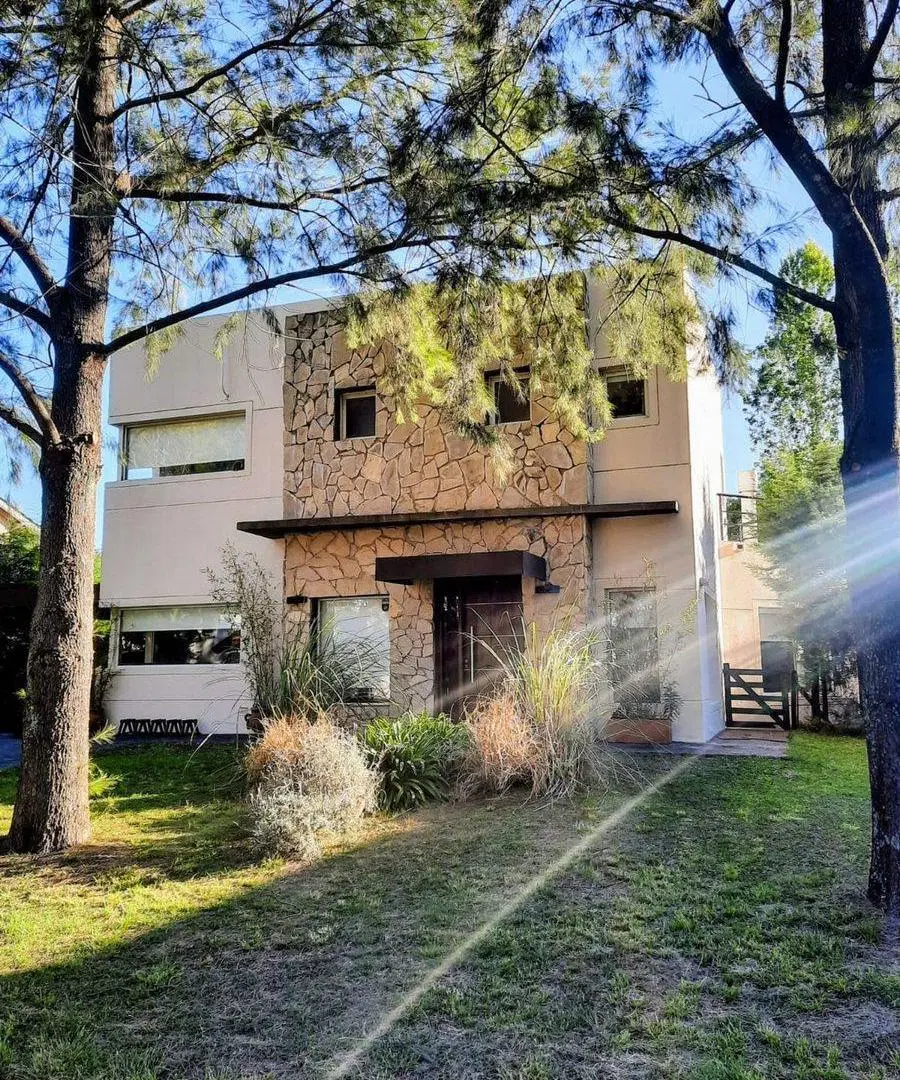 CASA EN VENTA EN BARRIO EL LAUQUEN CON PILETA 5