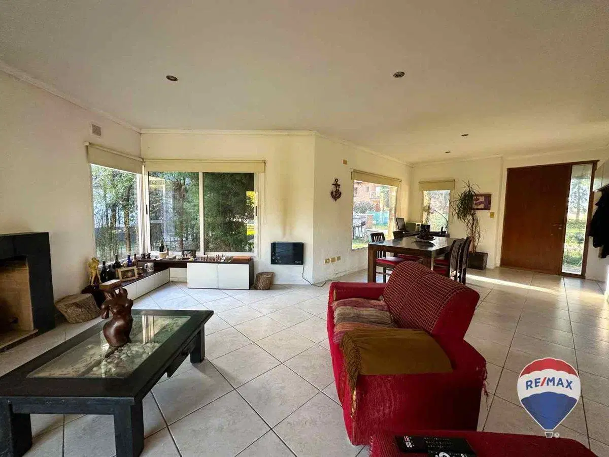 CASA EN VENTA EN BARRIO EL LAUQUEN CON PILETA 3