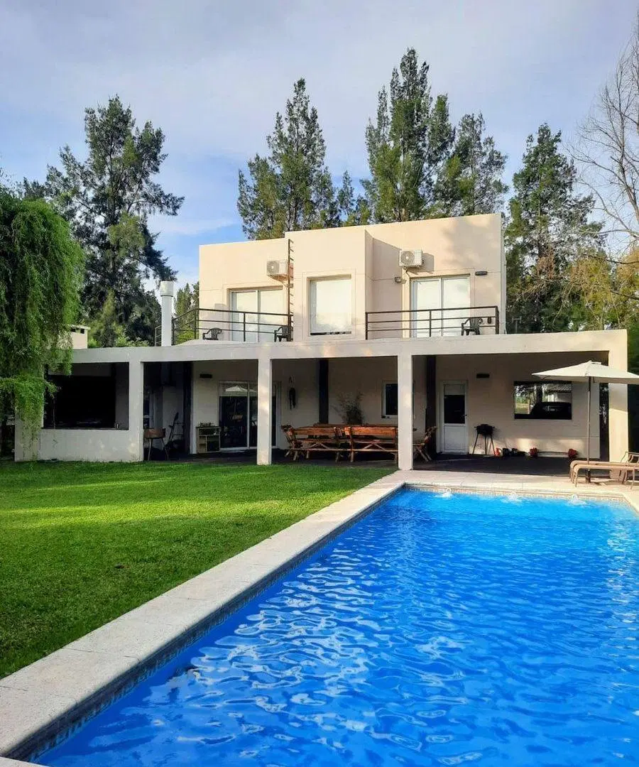 CASA EN VENTA EN BARRIO EL LAUQUEN CON PILETA 2