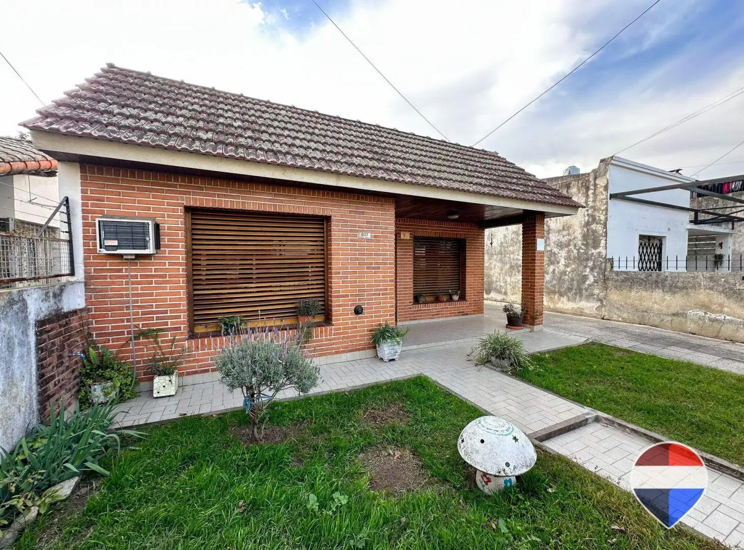 CASA 4 AMBIENTES EN VENTA MONTE GRANDE 2