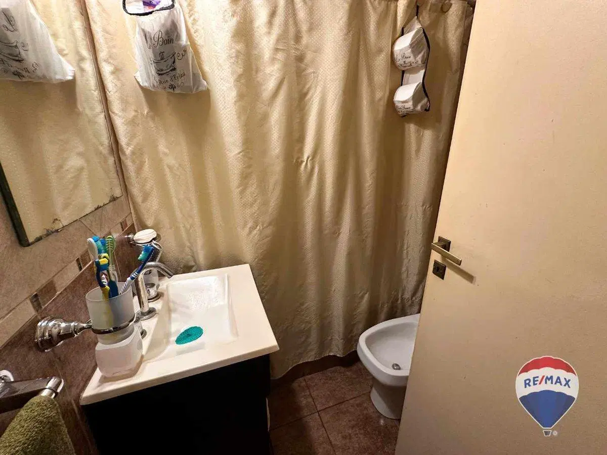 VENTA DE CASA EN LAVALLOL DE 4 AMBIENTES 2