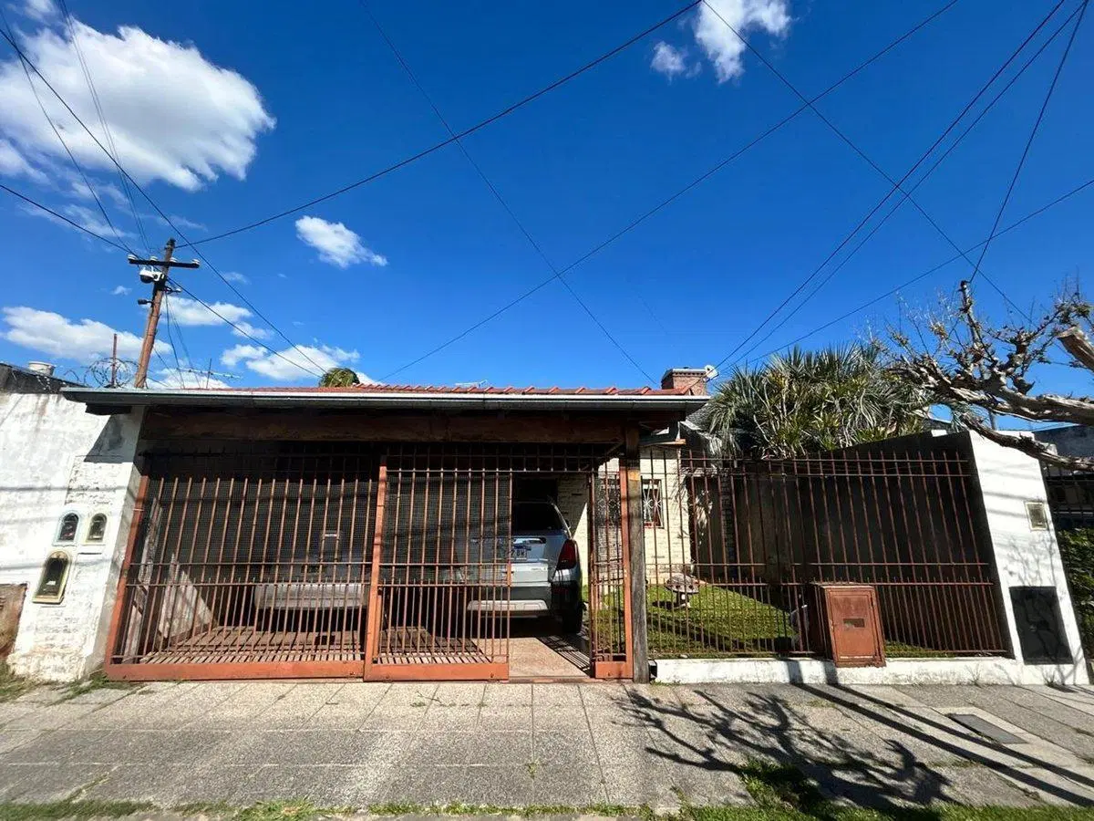 CASA 4 AMBIENTES EN VENTA EN JOSE LEON SUAREZ 2