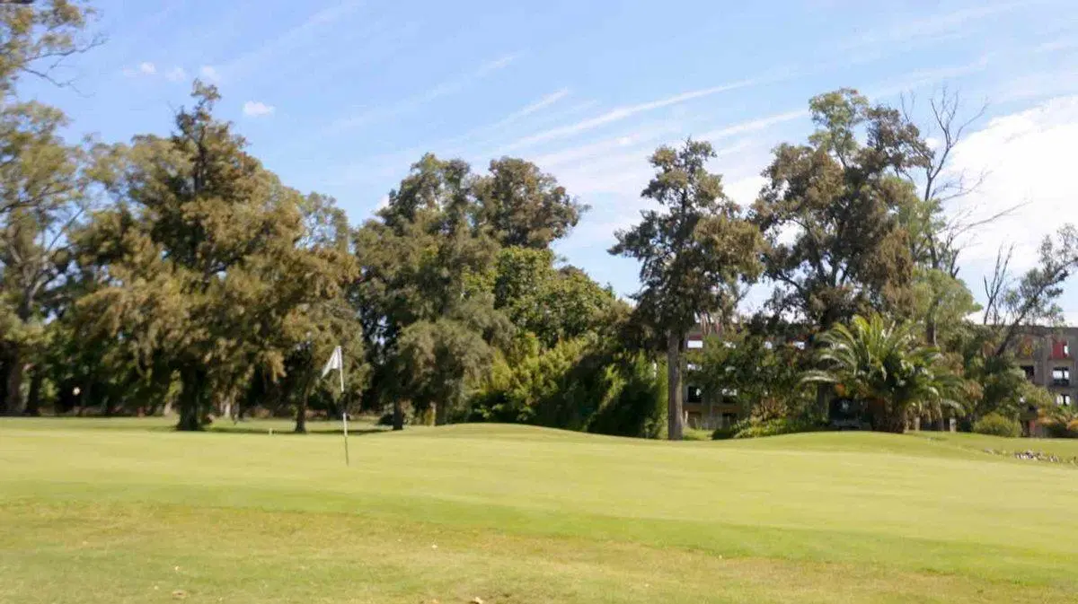 CASA 5 AMBIENTES EN VENTA EN SAN ELISEO GOLF 8