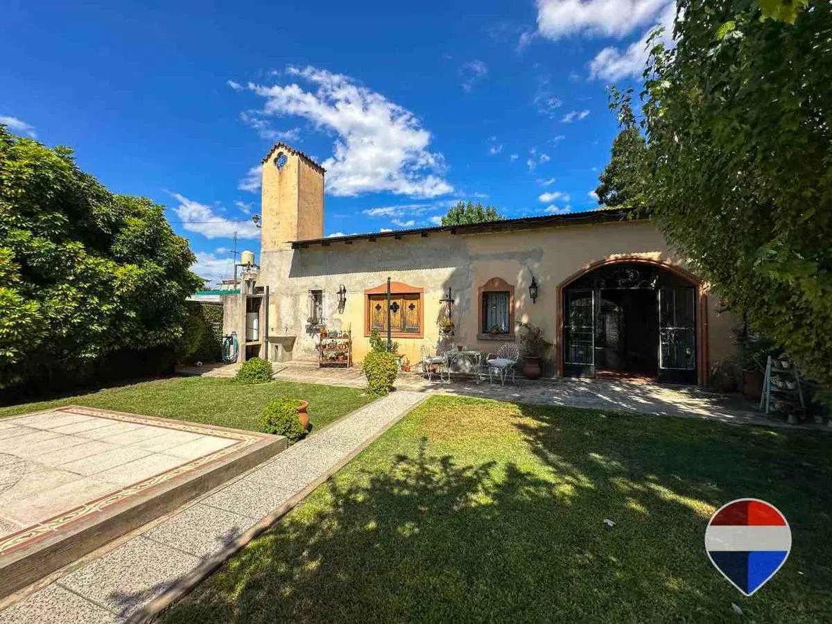 CASA EN VENTA LUIS GUILLON CON PILETA Y QUINCHO 4