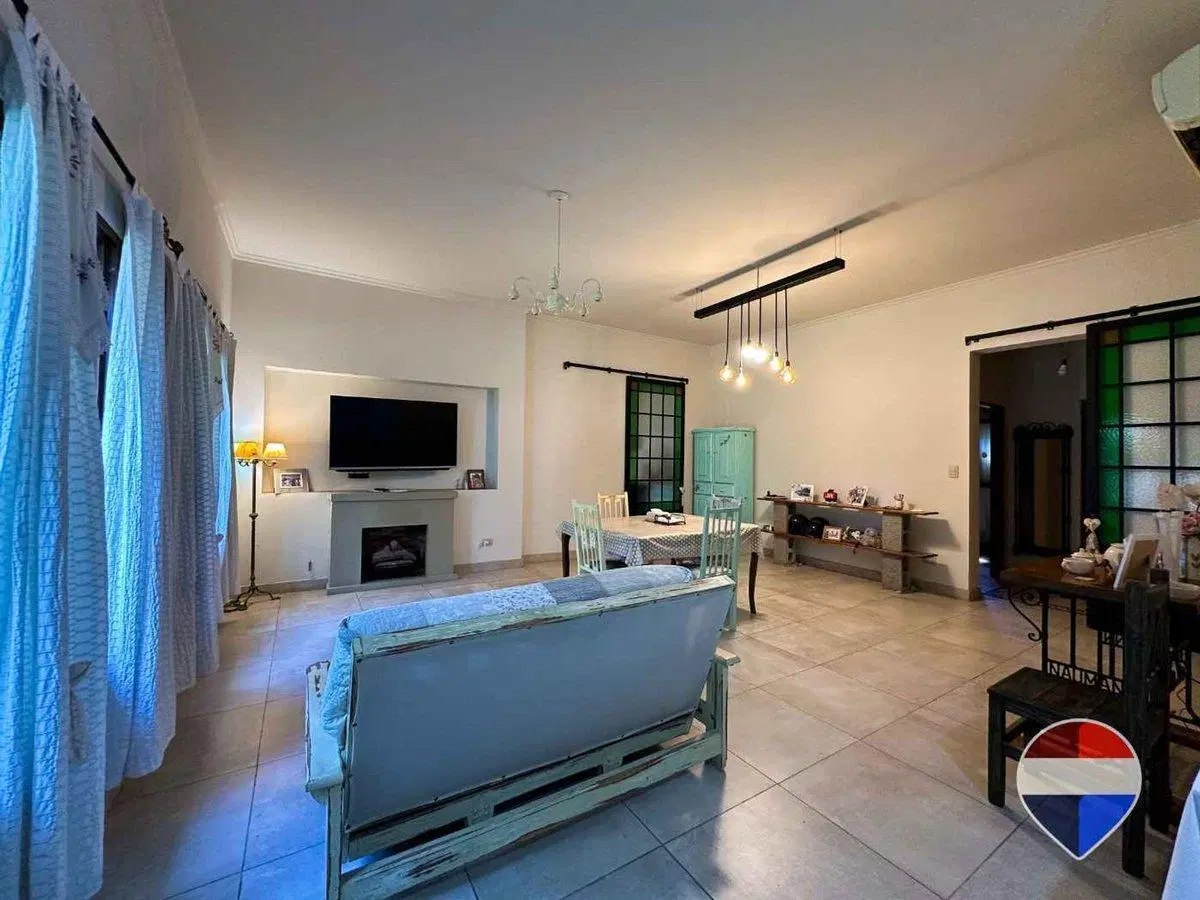 CASA EN VENTA LUIS GUILLON CON PILETA Y QUINCHO 5