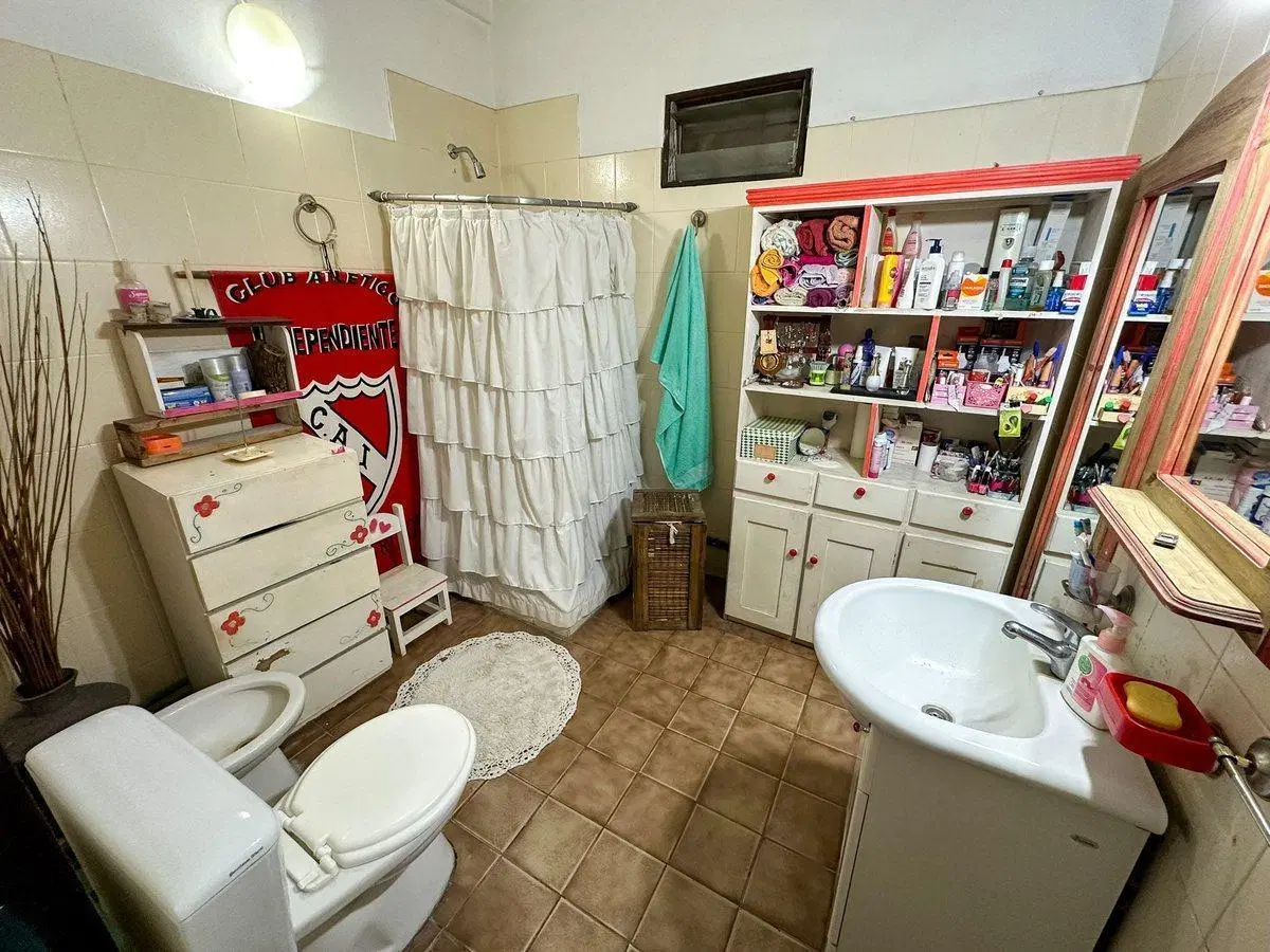 CASA 5 AMBIENTES EN VENTA LUIS GUILLON CON PILETA 4