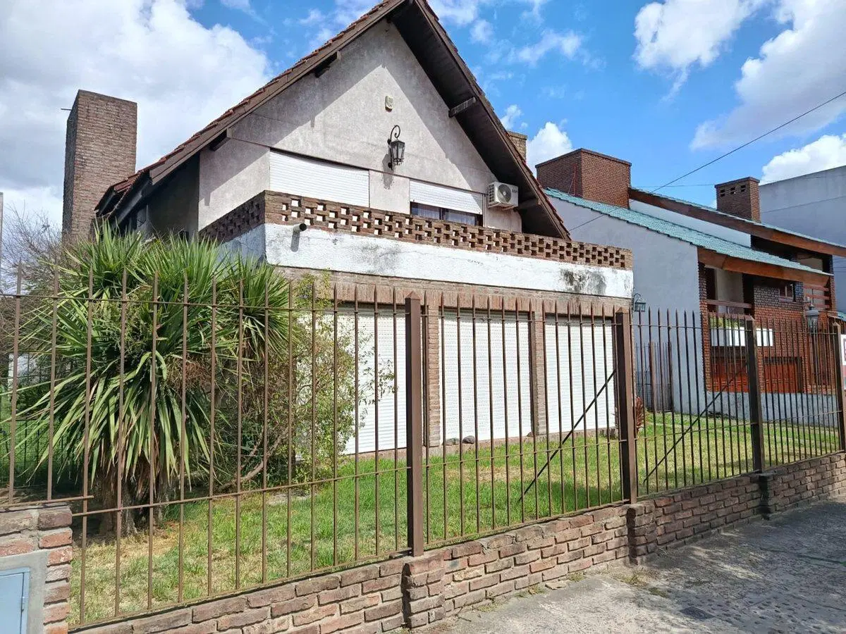 CASA VENTA 5 AMBIENTES LUIS GUILLON APTA CREDITO 2