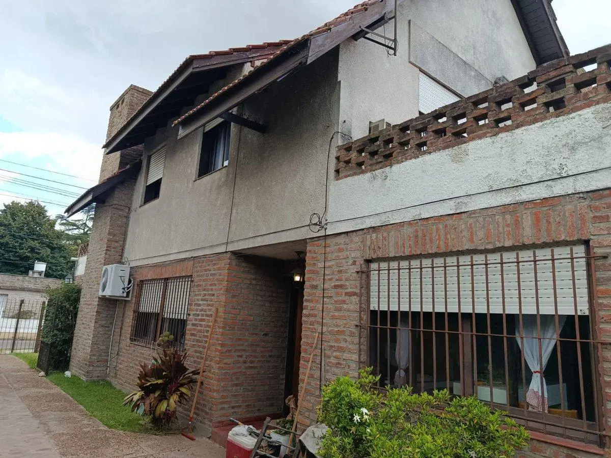 CASA VENTA 5 AMBIENTES LUIS GUILLON APTA CREDITO 5